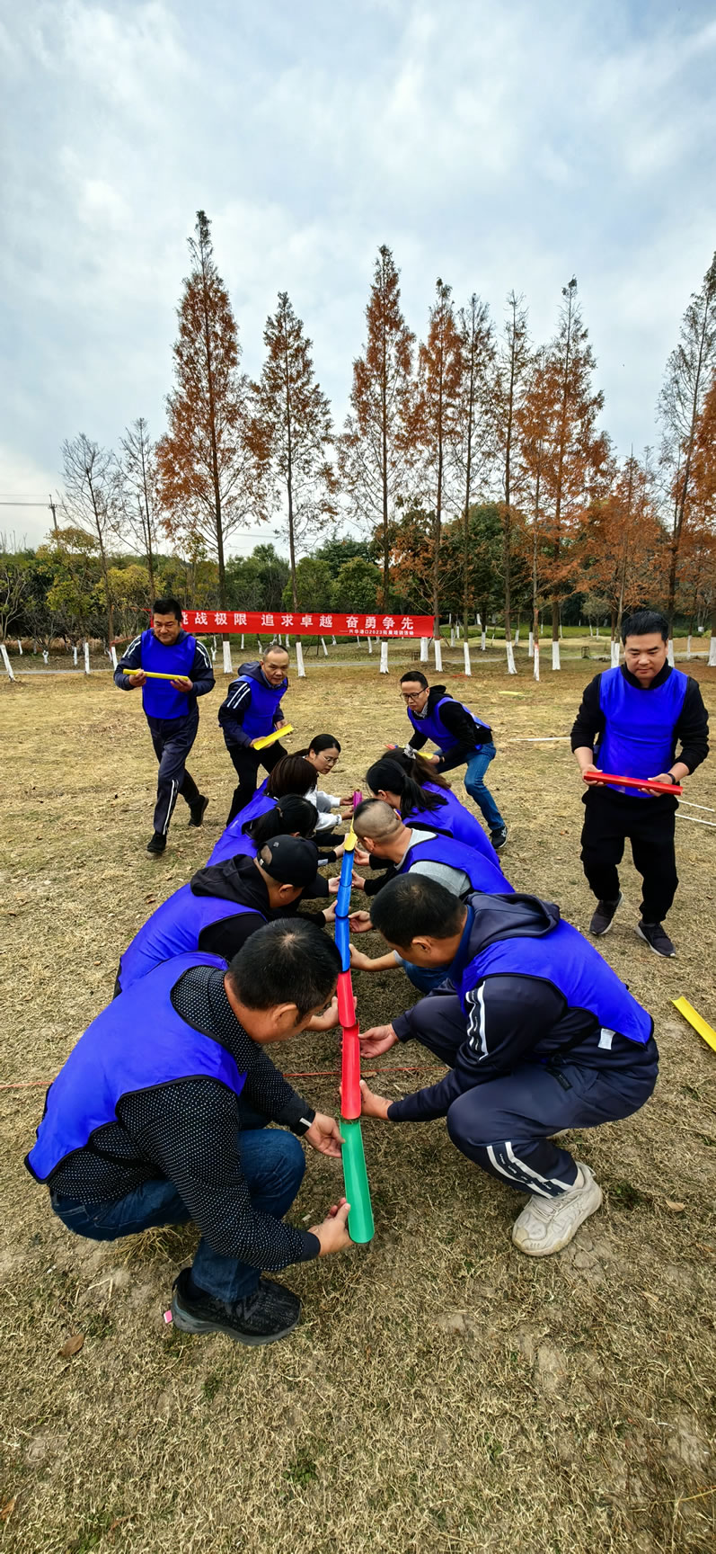 2023年12月，五彩堂港口组织开展团队拓展培训活动