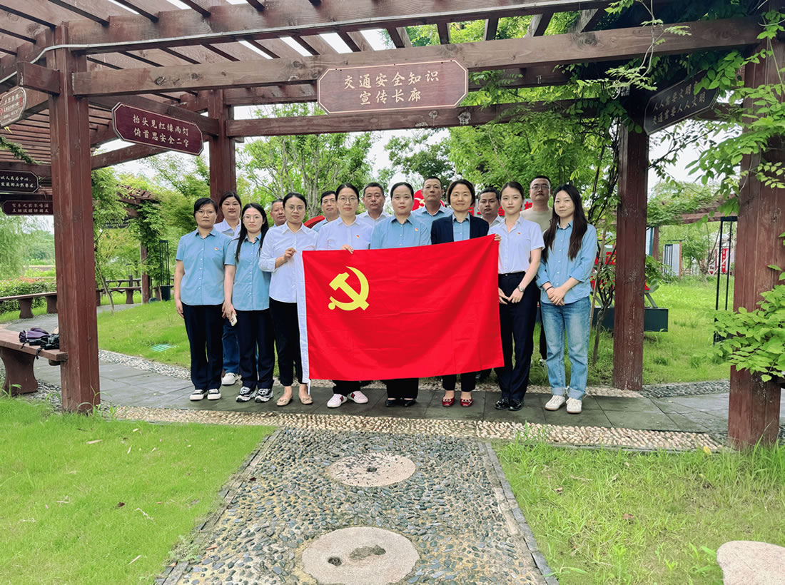 2024年6月，五彩堂港口党支部组织党员干部参观溪南村凌家巷等廉政教育基地活动